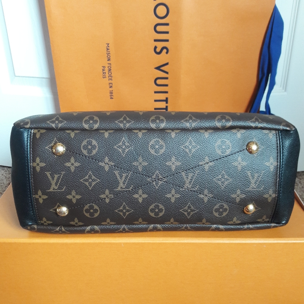 TRADED โค๏ธ Louis Vuitton Pallas MM Noir Calfskin - Picture 12 of 16
